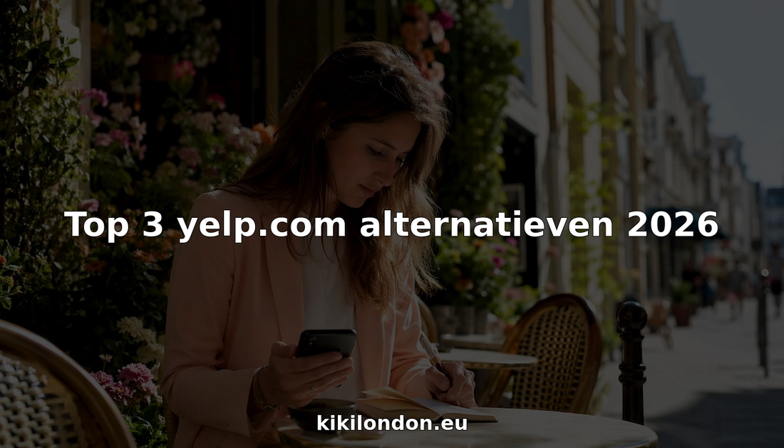 Vrouw zit in een café en zoekt via haar smartphone naar alternatieven voor Yelp.
