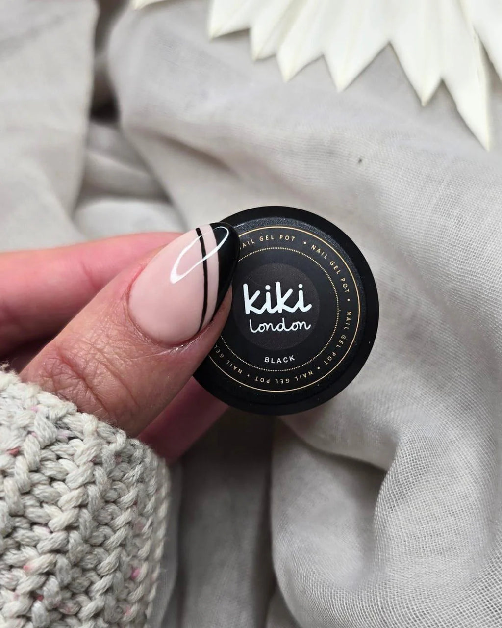 Colour Nail Gel Pots GP01 Zwart - Kiki London Benelux